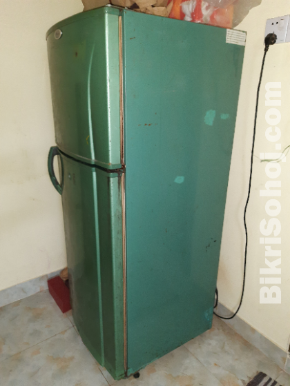 Whirlpool Non-Frost Fridge
